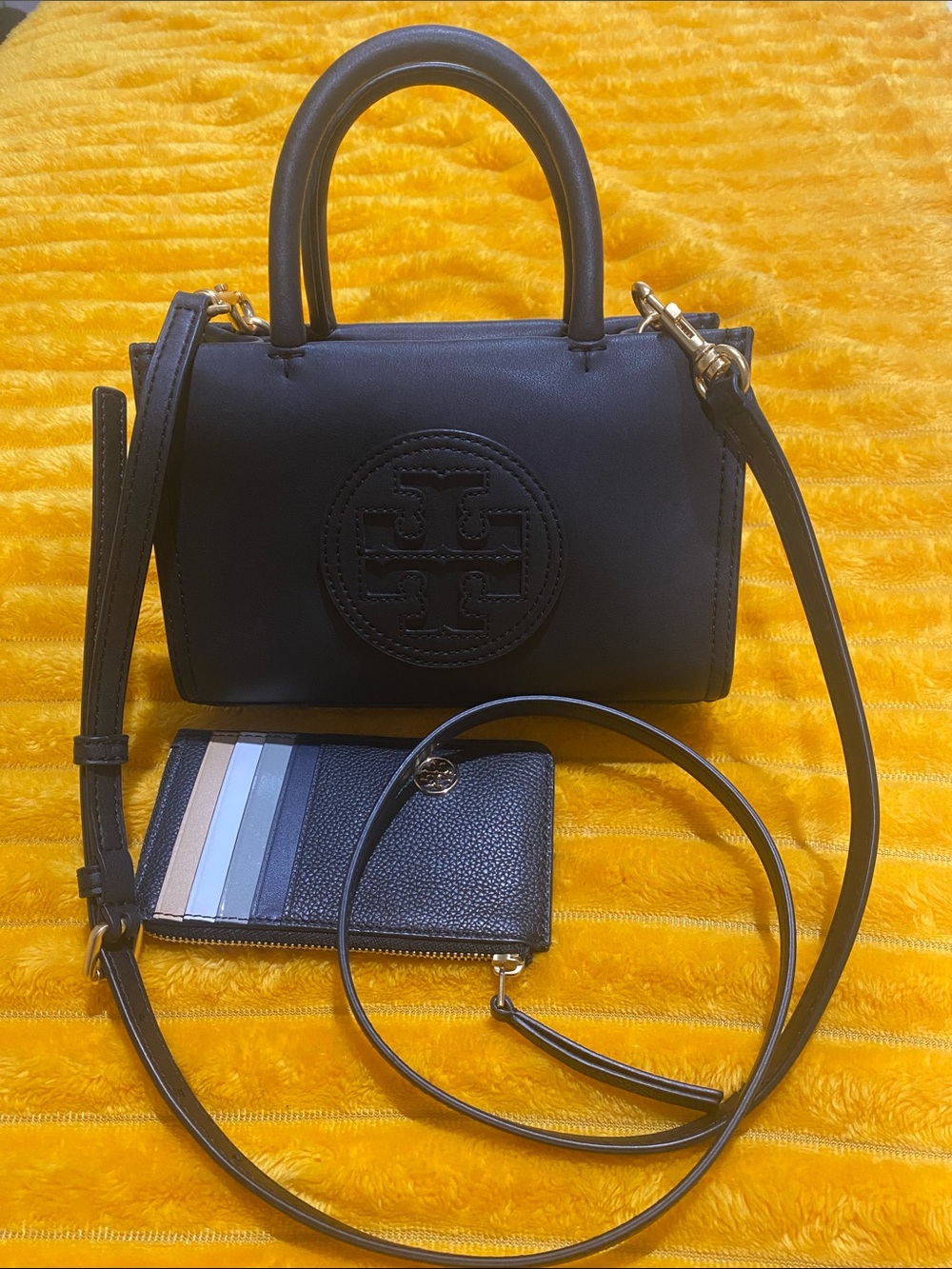 Tory Burch
Mini Ella Bio Tote & Robinson Pebble Leather case card wallet 🪪 - Picture 5 of 7